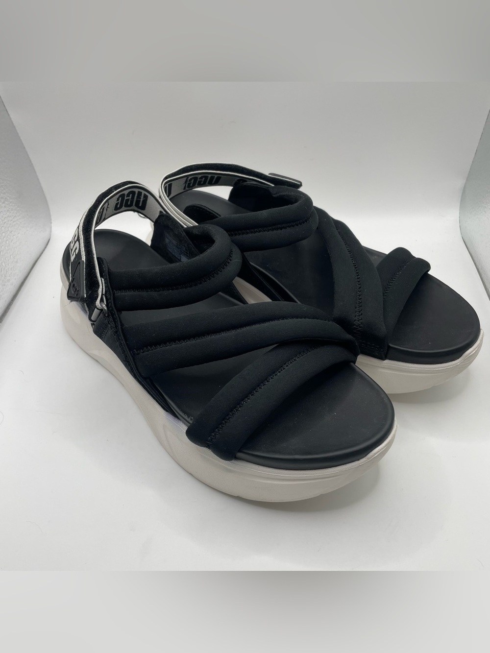 UGG LA Sun Platform Sandals Women’s 8.5